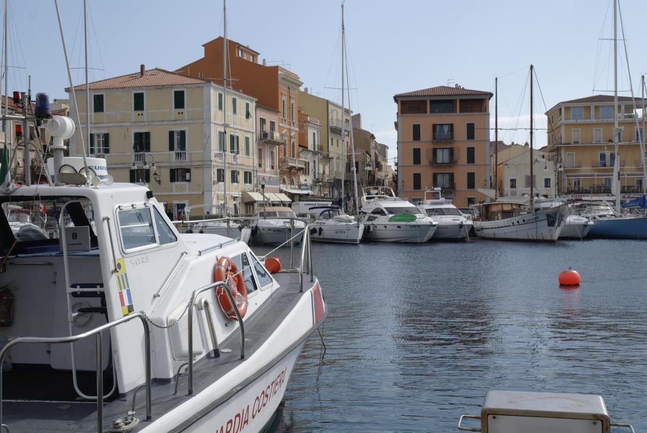 A Punta Tegge Il Mare La Spiaggia Il Tramonto La Maddalena  Luaran gambar